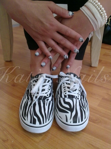 Zebra stempel nail art.jpg