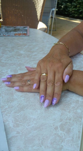 Stamping nail art lila paars bloemen.jpg