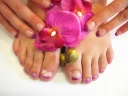 Paars-lila met glitters en strass steentjes; handen en voeten hetzelfde!